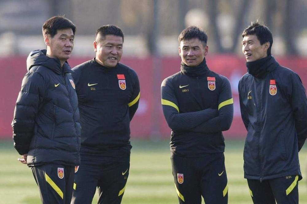 上半场，曼奇尼首开纪录。